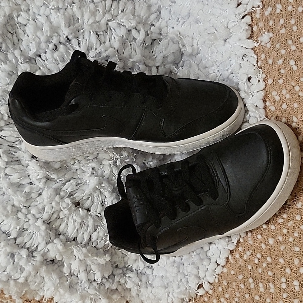 Nike Ebernon basketball sneakers